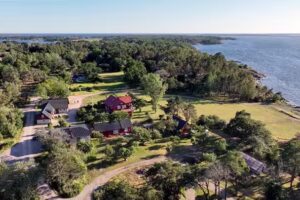 Allans auf Ytterön / Allans Vincafé & Bistro