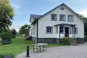 Anna’s Bed & Kitchen