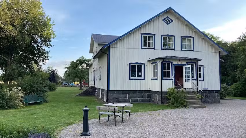 Anna’s Bed & Kitchen