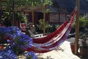 Aplagården, indkvartering og vingård