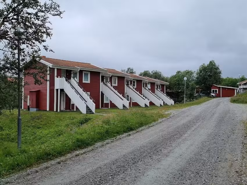 Hamrafjället samfunnshus, Røde landsby