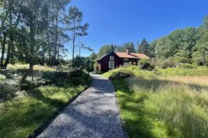 Private cottage with breakfast