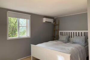 Ein Zimmer mit Kochnische