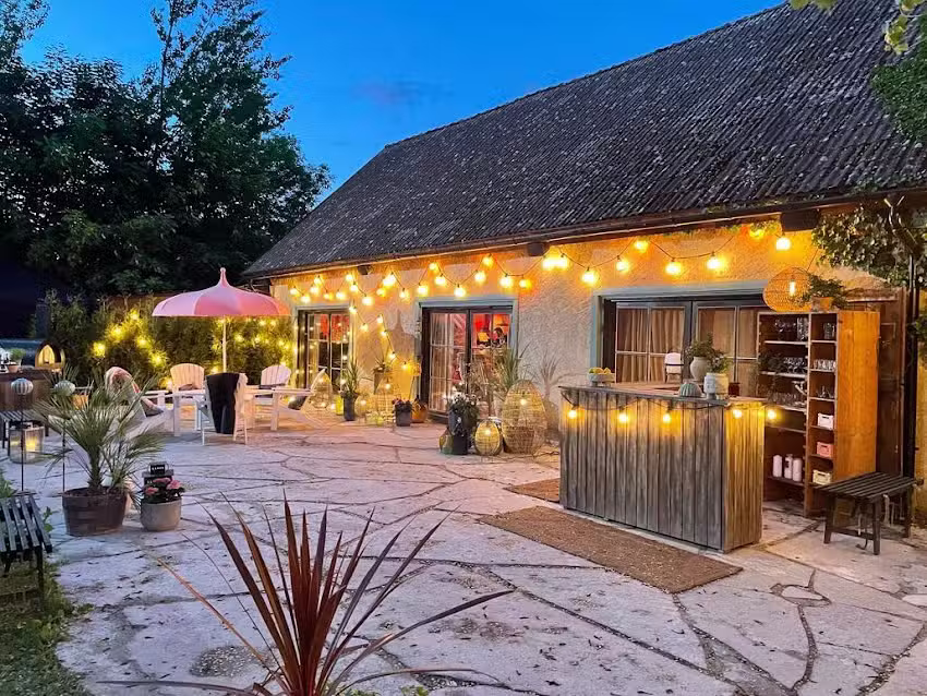 Grey Goose Hotel & Restaurant