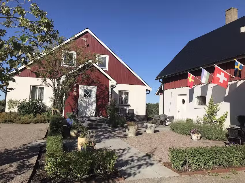 Hässlunda Poor Cottage B&B