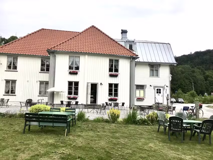 Kviströms Gjestehus: Kafe – Rom – Konferansetjenester