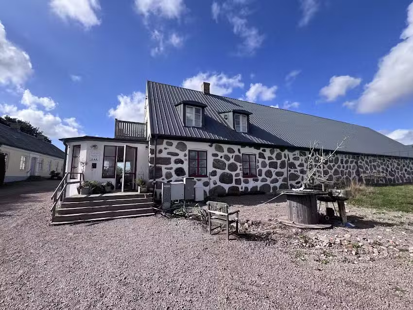 Munkagården B&B, Unntaket