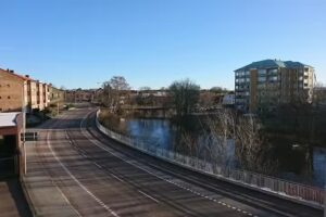 Riverside Hotel & Apartments