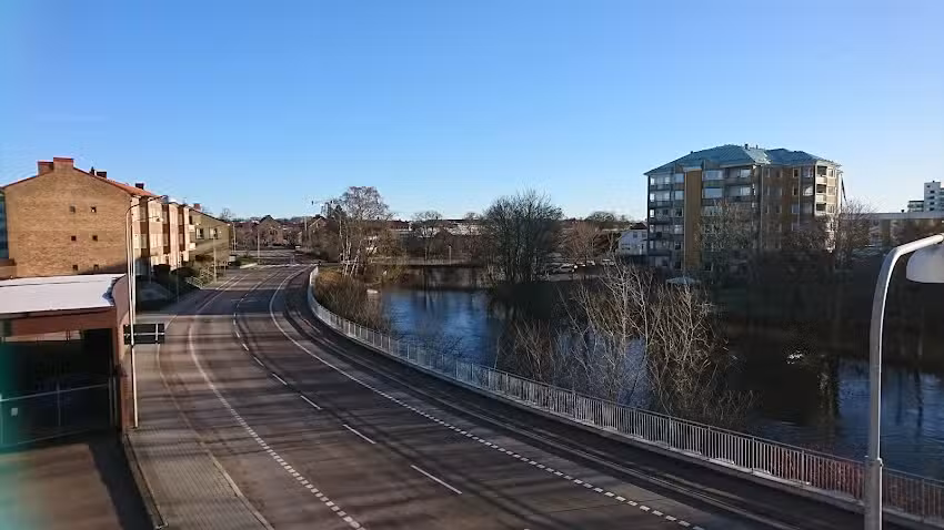 Riverside Hotel & Apartments