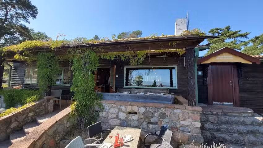 STF Arkösund Sköldviks Vandrarhem & Strandkafe