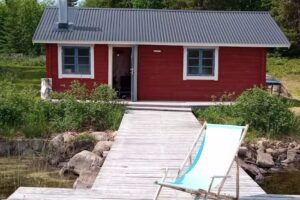 Svensk paradishage og innsjø