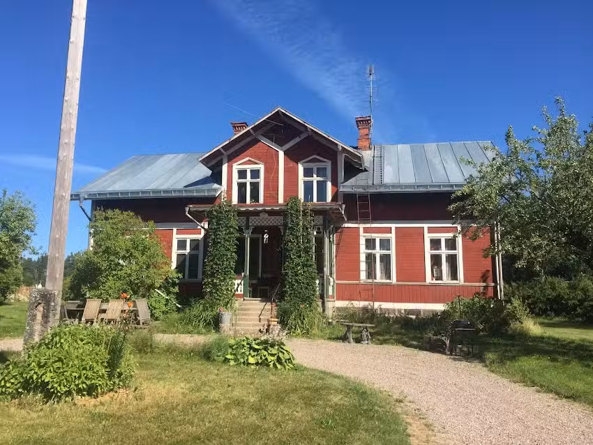 T- Fishermans Hideaway Cabins