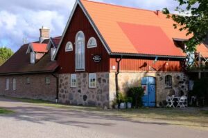 Tunnby Farm Hotel, butikk og kafé